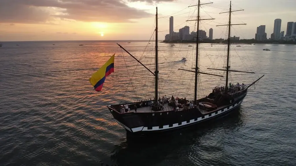 Atardecer en Barco Phantom