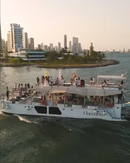Catamarán Flamante